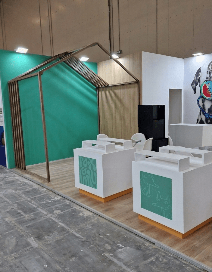 Custom ξύλινες κατασκευές σε σχήμα σπιτιού από ατόφιες κολώνες για εκθεσιακό περίπτερο - Kappawood