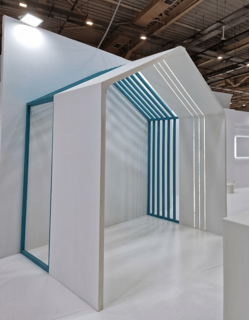 Custom ξύλινες κατασκευές σε σχήμα σπιτιού από ατόφιες κολώνες για εκθεσιακό περίπτερο - Kappawood