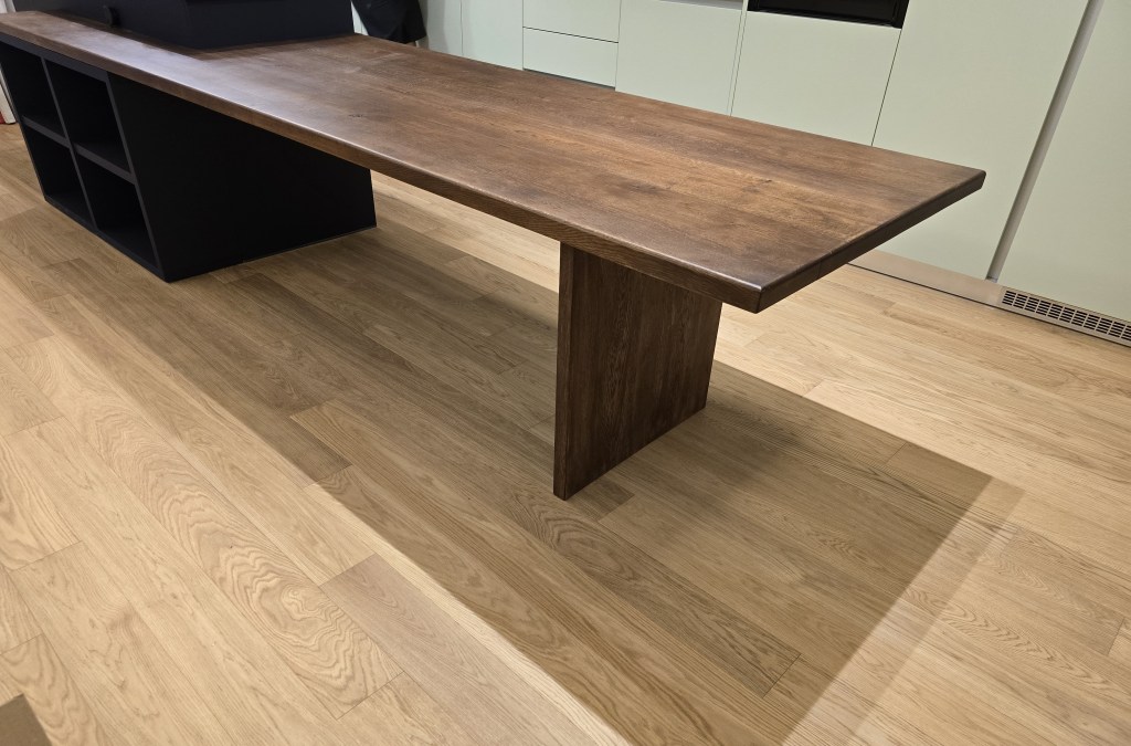 Τραπέζι φαγητού νησίδα από μασίφ δρυ σε απόχρωση καρυδιάς με ματ βερνίκι - Kappawood