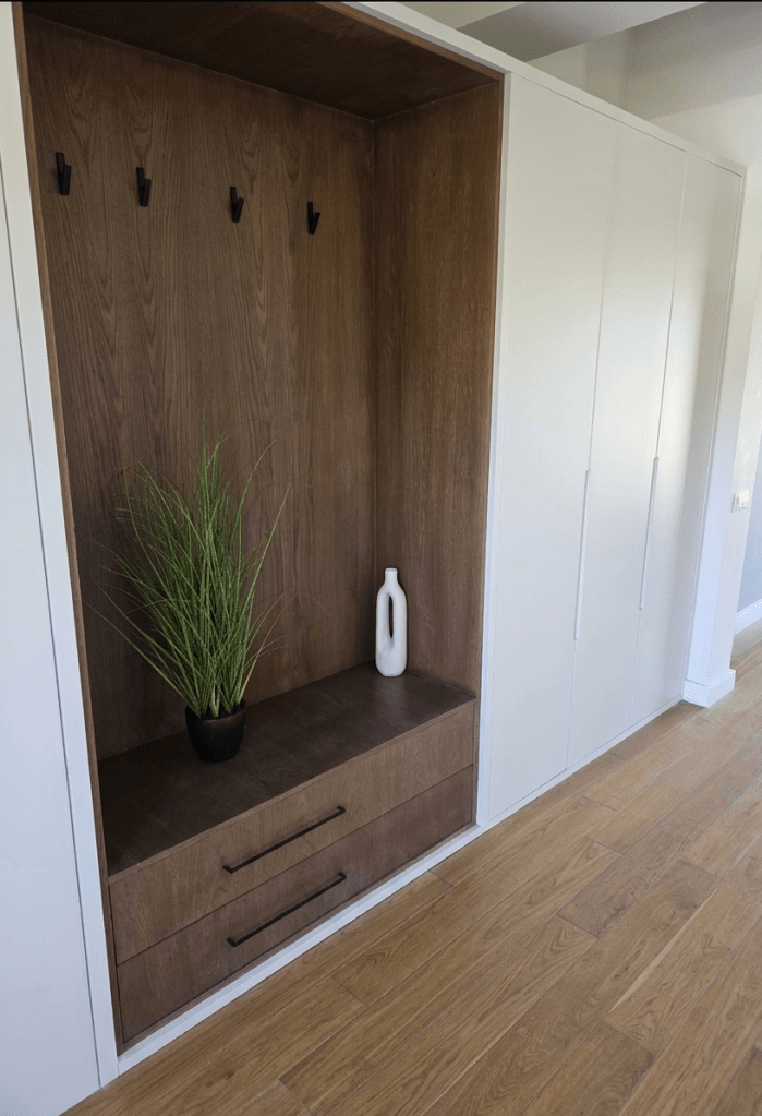 Custom ντουλάπα Kappawood από  δρυ με λάκα - House PR Ισόγειο