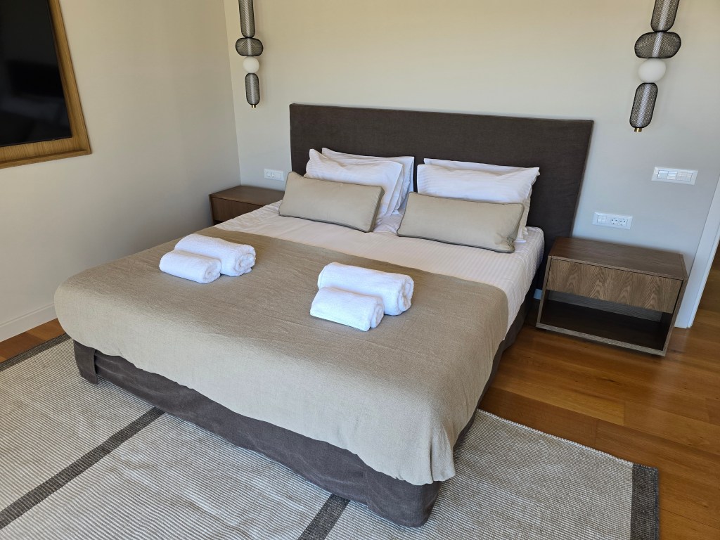 Εσωτερικός σχεδιασμός και ξύλινες επενδύσεις και κομοδίνα Kappawood - House PR 1ος όροφος