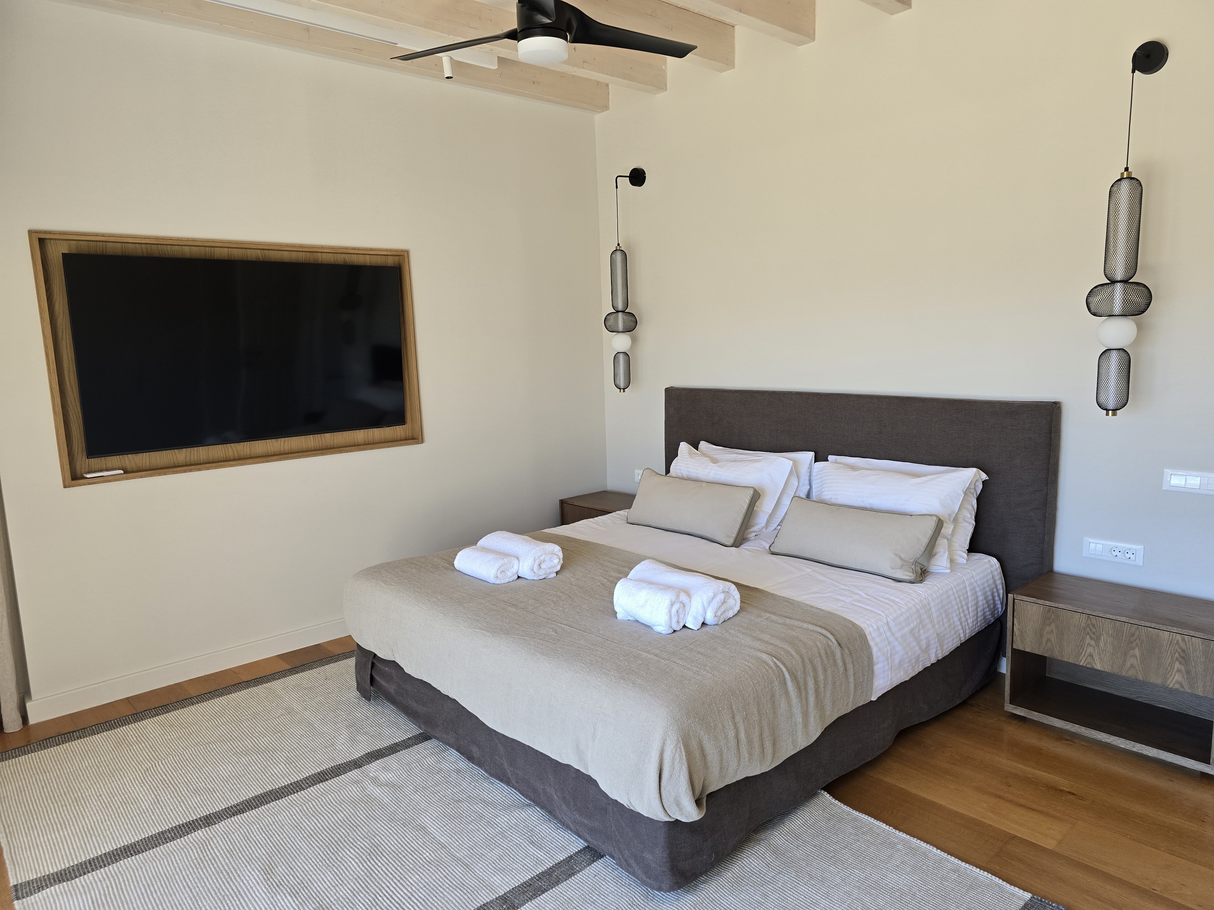 Εσωτερικός σχεδιασμός και ξύλινες επενδύσεις και κομοδίνα Kappawood - House PR 1ος όροφος