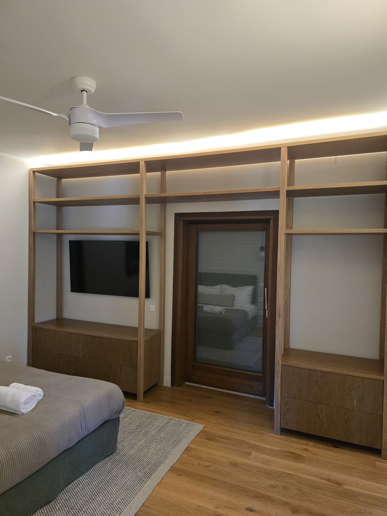 Εσωτερικός σχεδιασμός ξύλινες επενδύσεις και custom ντουλάπες Kappawood - House PR 1ος όροφος