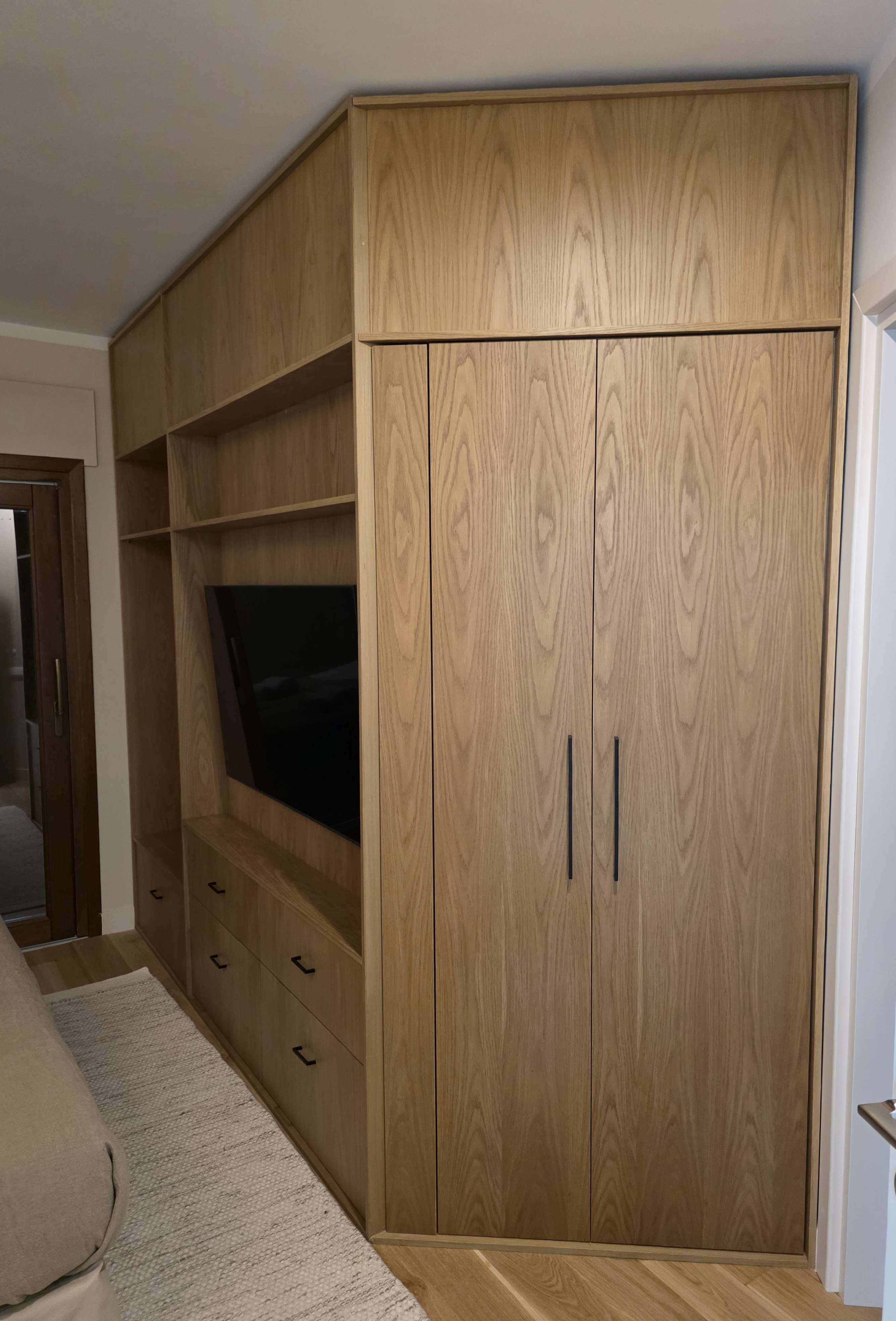 Ντουλάπα γωνιακή από καπλαμά και βερνίκι - Kappawood