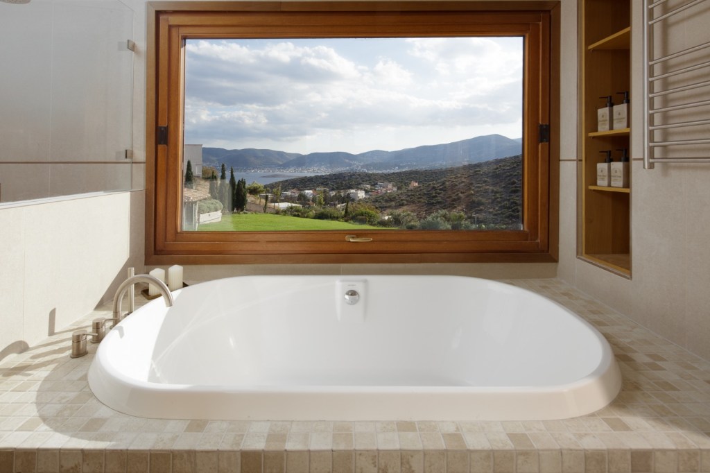 Εσωτερικός σχεδιασμός και ξύλινες επενδύσεις και ραφιέρες μπάνιου Kappawood - House PR 1ος όροφος